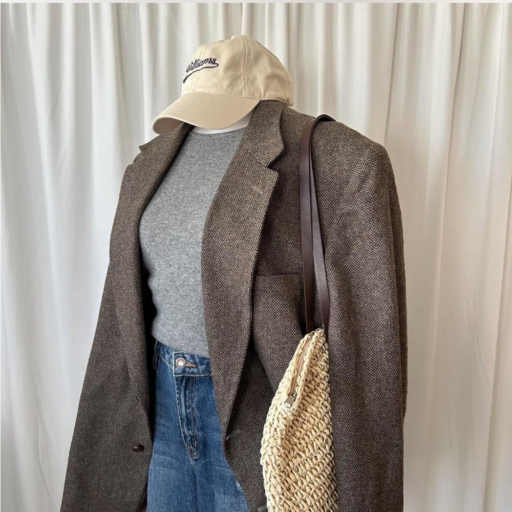 Vintage Deansgate Brown herringbone tweed wool sport coat. - Picture 4 of 8